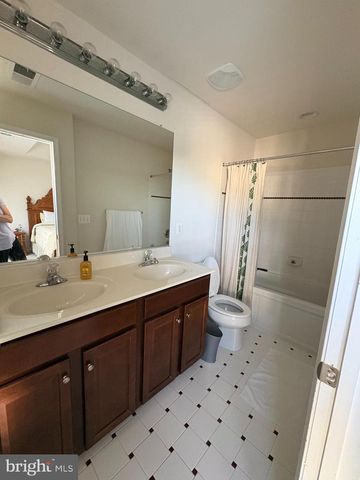 21781 HARROUN TER, Ashburn, VA 20147