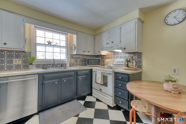 22 Nathans Lane, Madison, CT 06443