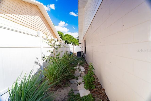 7104 BLUE EARTH COURT, Orlando, FL 32818