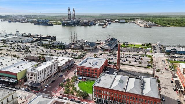 104 21st Avenue 203, Galveston, TX 77550