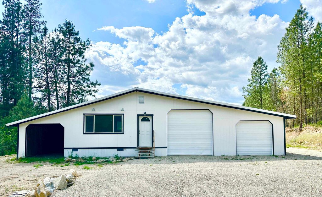 30710 N NEWPORT Hwy, Chattaroy, WA 99003