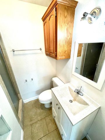 201 E Fuller Drive, Euless, TX 76039