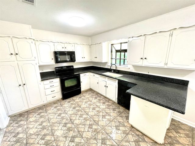 201 E Fuller Drive, Euless, TX 76039