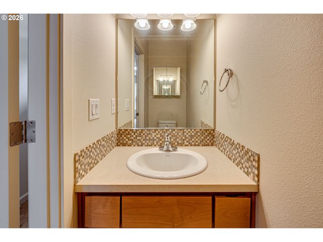 5905 Ne 56TH Cir, Vancouver, WA 98661