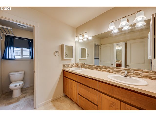 5905 Ne 56TH Cir, Vancouver, WA 98661