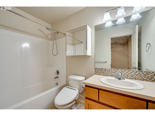5905 Ne 56TH Cir, Vancouver, WA 98661