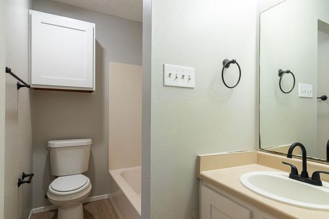 2906 Jadewood CT B, Austin, TX 78748