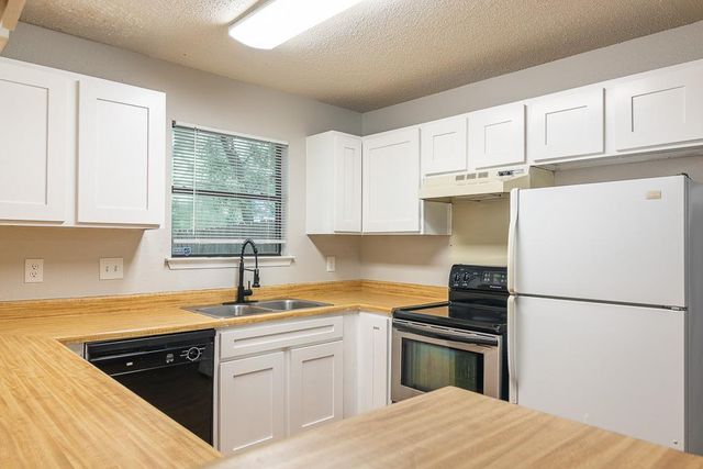 2906 Jadewood CT B, Austin, TX 78748