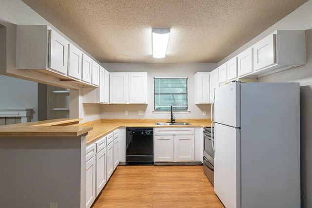 2906 Jadewood CT B, Austin, TX 78748