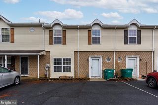 40 JOHNS DR, Enola, PA 17025