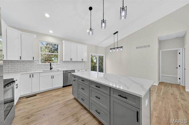 108 Hickory Heits Court, Moscow Mills, MO 63362