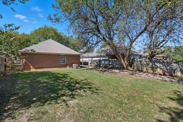 518 Leuty Street, Justin, TX 76247