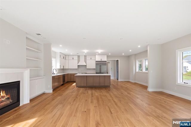 2 Pleasant Avenue, Tenafly, NJ 07670