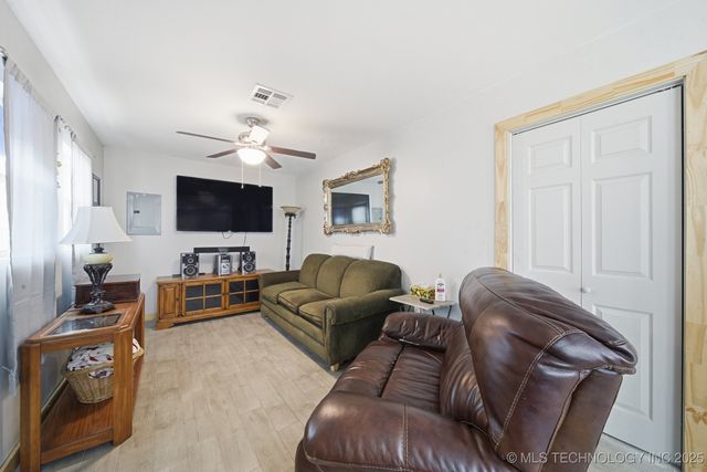 8402 S 67th West Avenue, Sapulpa, OK 74131