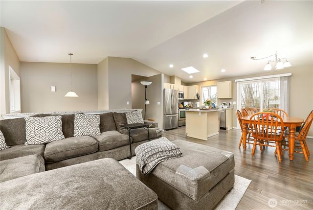 807 E Stanley Place, Granite Falls, WA 98252