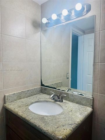 2000 NE 135th Street 403, North Miami, FL 33181