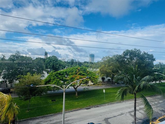 2000 NE 135th Street 403, North Miami, FL 33181
