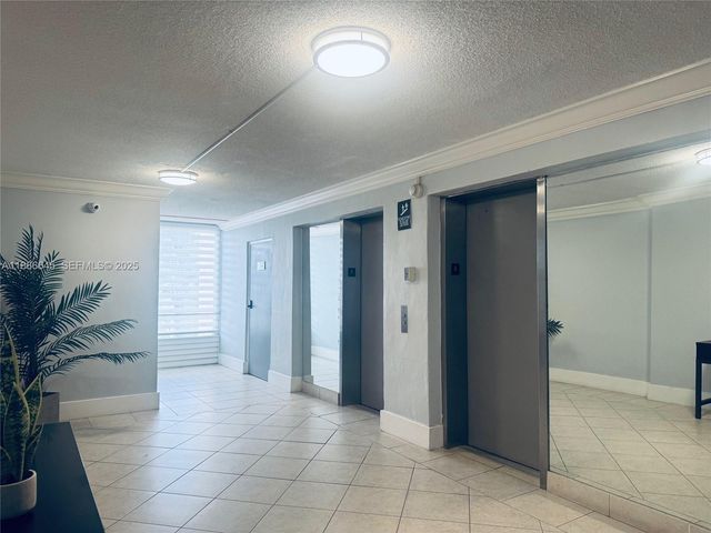 2000 NE 135th Street 403, North Miami, FL 33181
