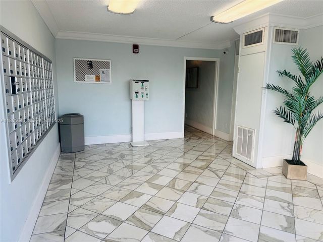 2000 NE 135th Street 403, North Miami, FL 33181