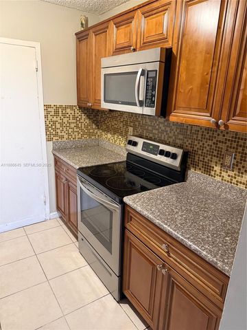 2000 NE 135th Street 403, North Miami, FL 33181