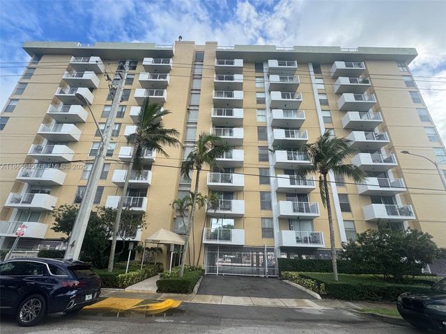 2000 NE 135th Street 403, North Miami, FL 33181