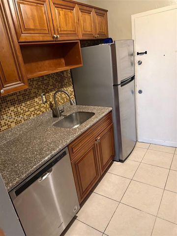 2000 NE 135th Street 403, North Miami, FL 33181