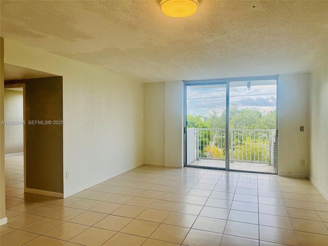 2000 NE 135th Street 403, North Miami, FL 33181