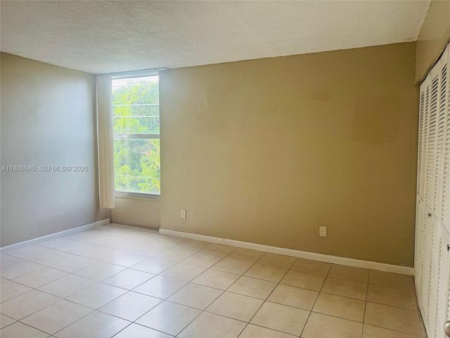 2000 NE 135th Street 403, North Miami, FL 33181