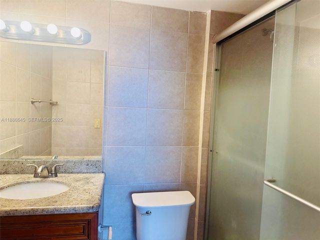 2000 NE 135th Street 403, North Miami, FL 33181
