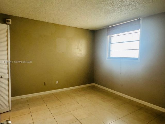 2000 NE 135th Street 403, North Miami, FL 33181