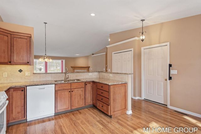 319 Winter Oak, Holland, MI 49424