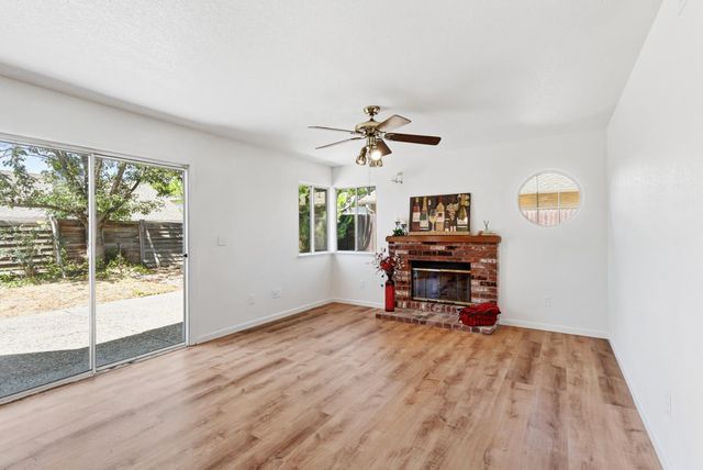 5209 Meadowland Way, Elk Grove, CA 95758