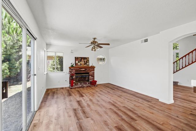 5209 Meadowland Way, Elk Grove, CA 95758