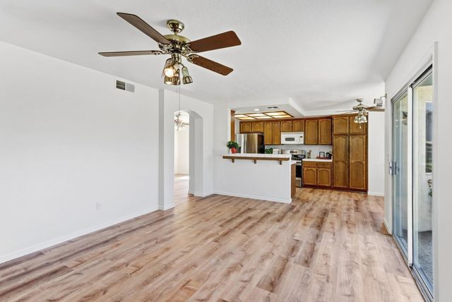 5209 Meadowland Way, Elk Grove, CA 95758