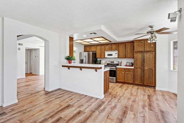 5209 Meadowland Way, Elk Grove, CA 95758