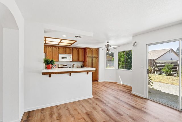5209 Meadowland Way, Elk Grove, CA 95758