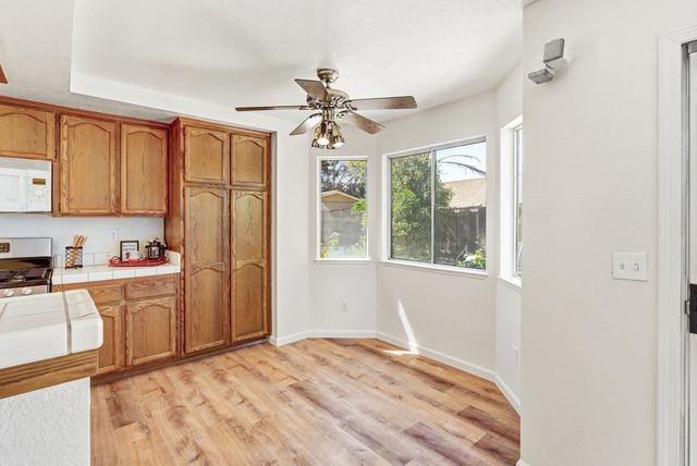 5209 Meadowland Way, Elk Grove, CA 95758