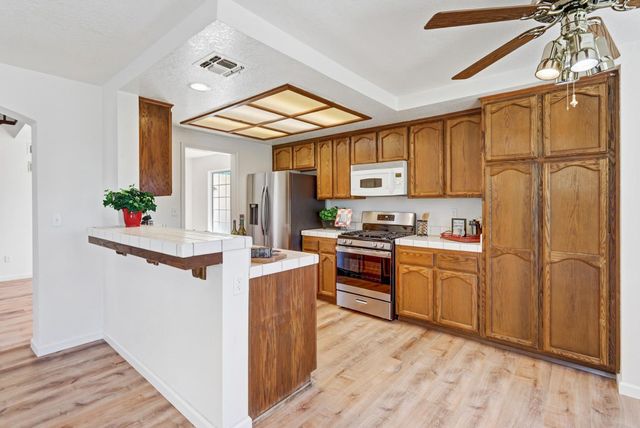 5209 Meadowland Way, Elk Grove, CA 95758