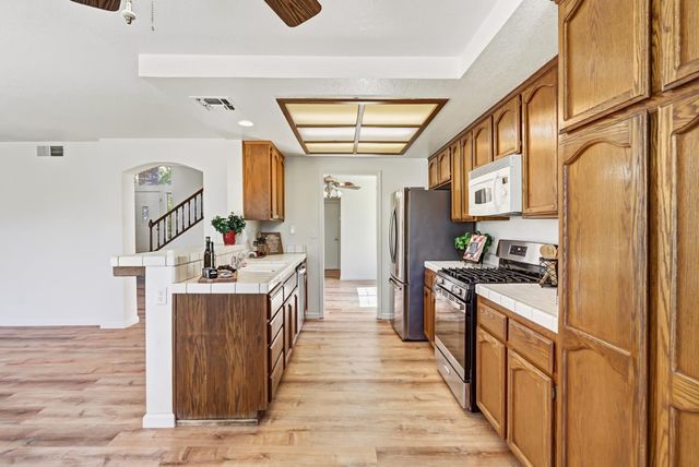 5209 Meadowland Way, Elk Grove, CA 95758