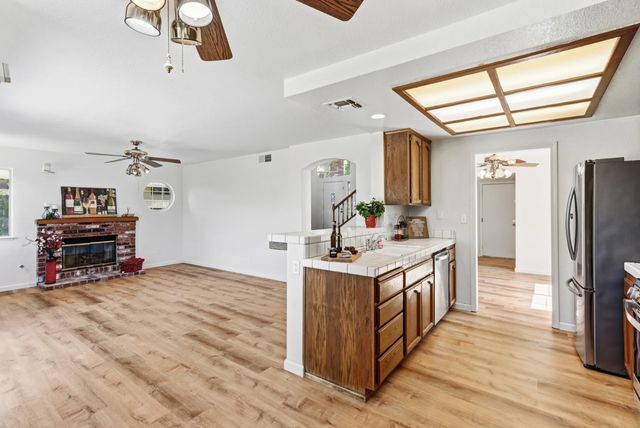 5209 Meadowland Way, Elk Grove, CA 95758