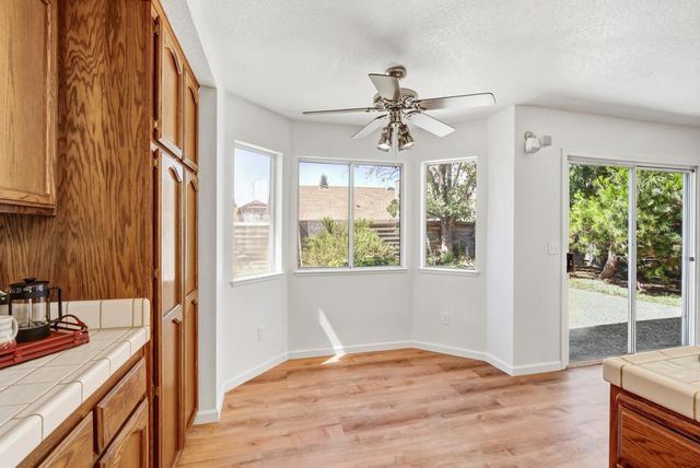 5209 Meadowland Way, Elk Grove, CA 95758