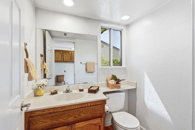 5209 Meadowland Way, Elk Grove, CA 95758