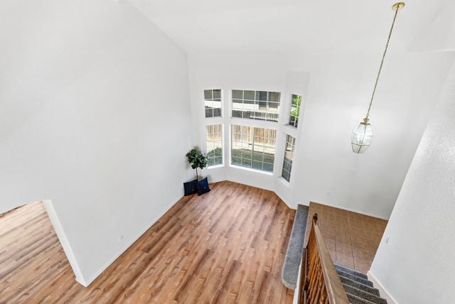 5209 Meadowland Way, Elk Grove, CA 95758