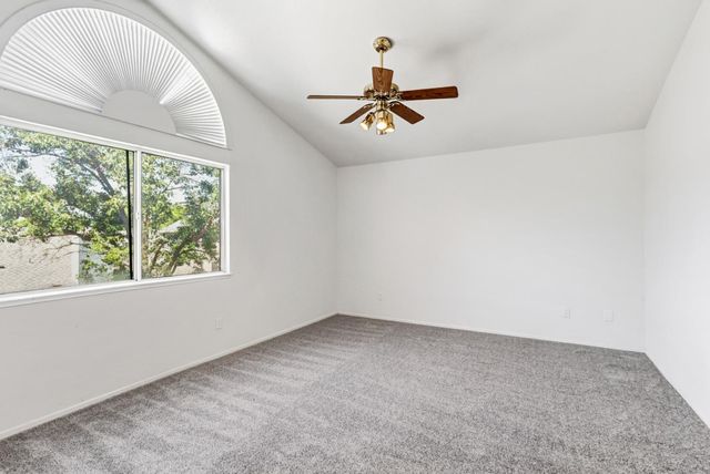 5209 Meadowland Way, Elk Grove, CA 95758