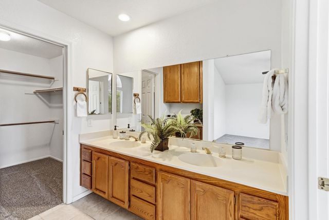 5209 Meadowland Way, Elk Grove, CA 95758