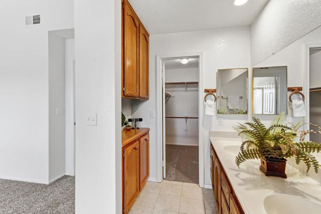 5209 Meadowland Way, Elk Grove, CA 95758