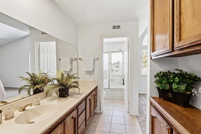 5209 Meadowland Way, Elk Grove, CA 95758