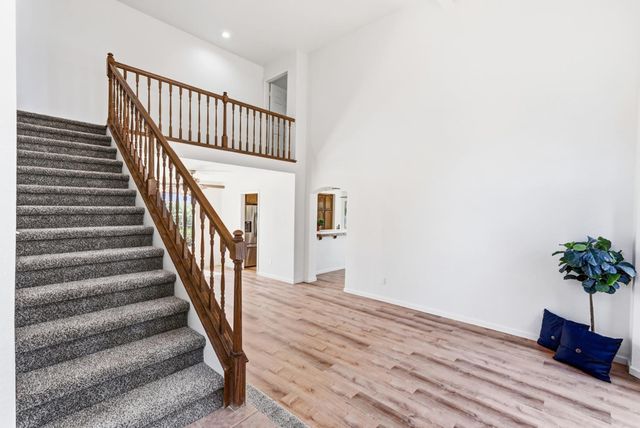 5209 Meadowland Way, Elk Grove, CA 95758