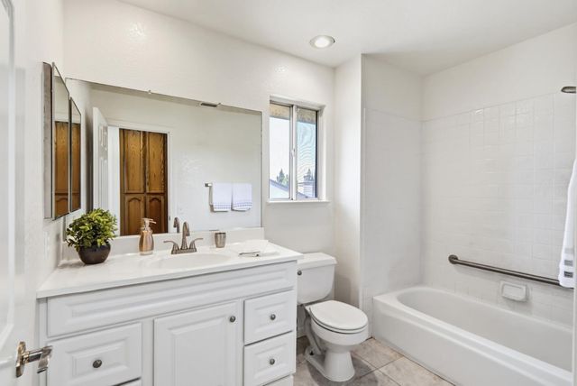 5209 Meadowland Way, Elk Grove, CA 95758