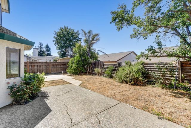 5209 Meadowland Way, Elk Grove, CA 95758